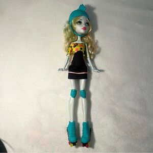 VTG Lagoona Blue Monster High Doll Skultimate Roller Maze